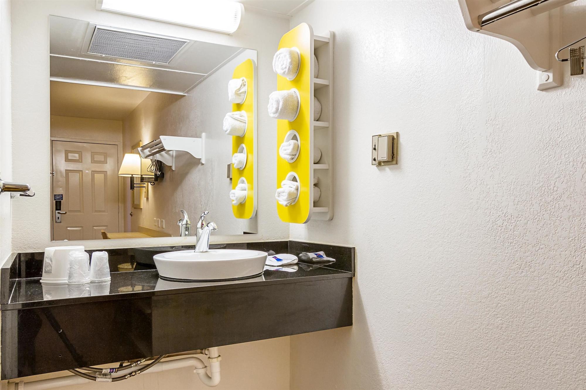Motel 6 Mesa North Экстерьер фото