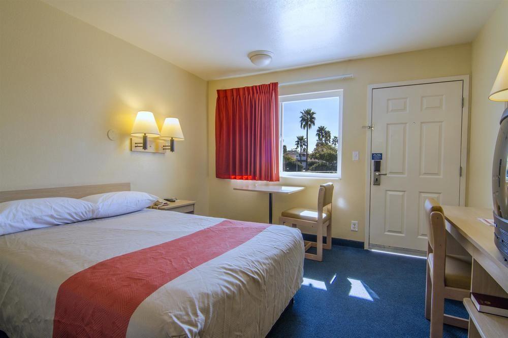 Motel 6 Mesa North Экстерьер фото