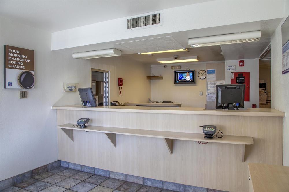 Motel 6 Mesa North Экстерьер фото