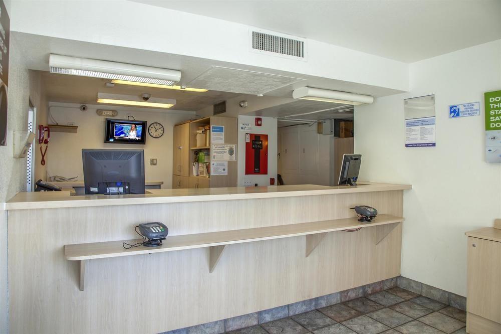 Motel 6 Mesa North Экстерьер фото