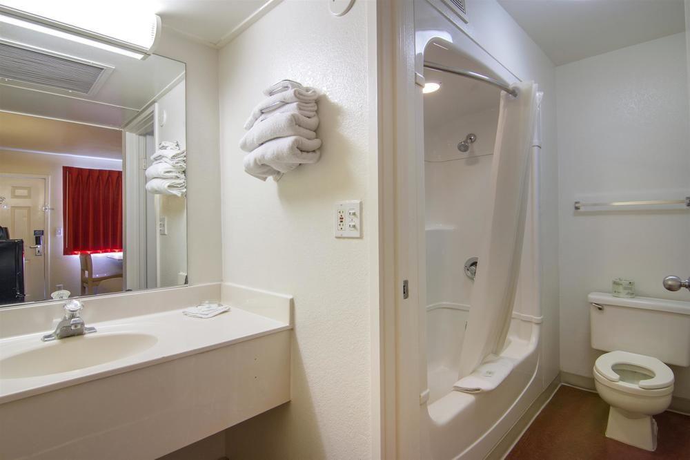 Motel 6 Mesa North Экстерьер фото