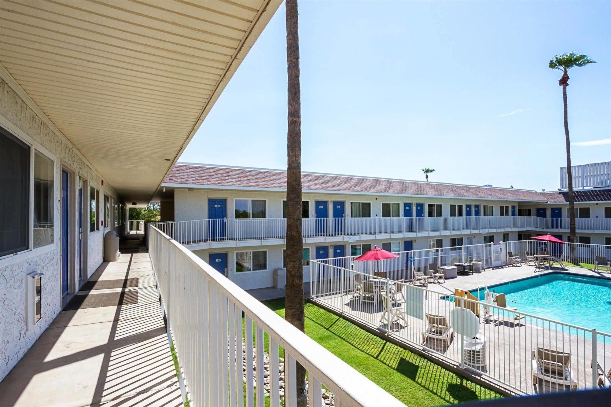Motel 6 Mesa North Экстерьер фото