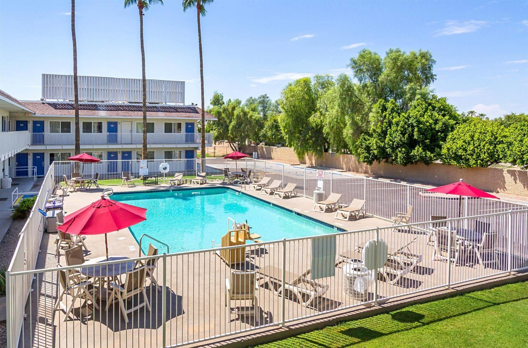Motel 6 Mesa North Экстерьер фото