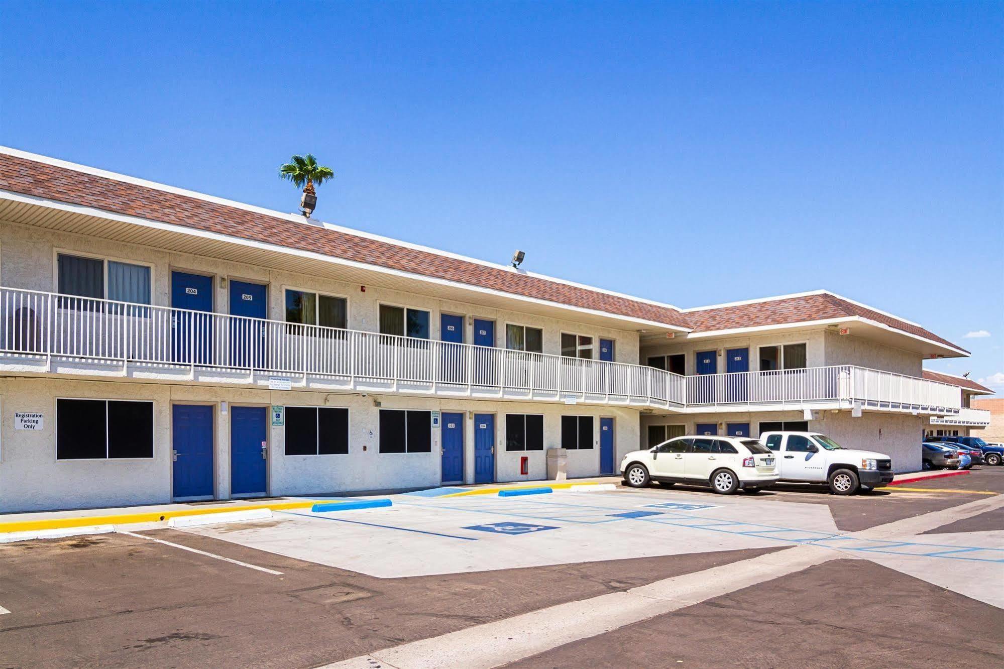 Motel 6 Mesa North Экстерьер фото