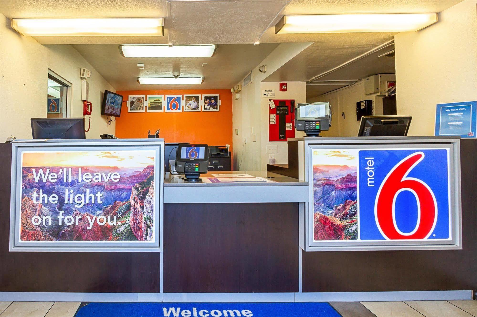 Motel 6 Mesa North Экстерьер фото