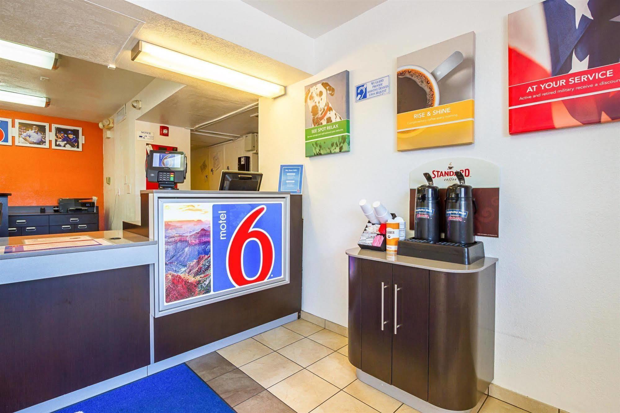 Motel 6 Mesa North Экстерьер фото