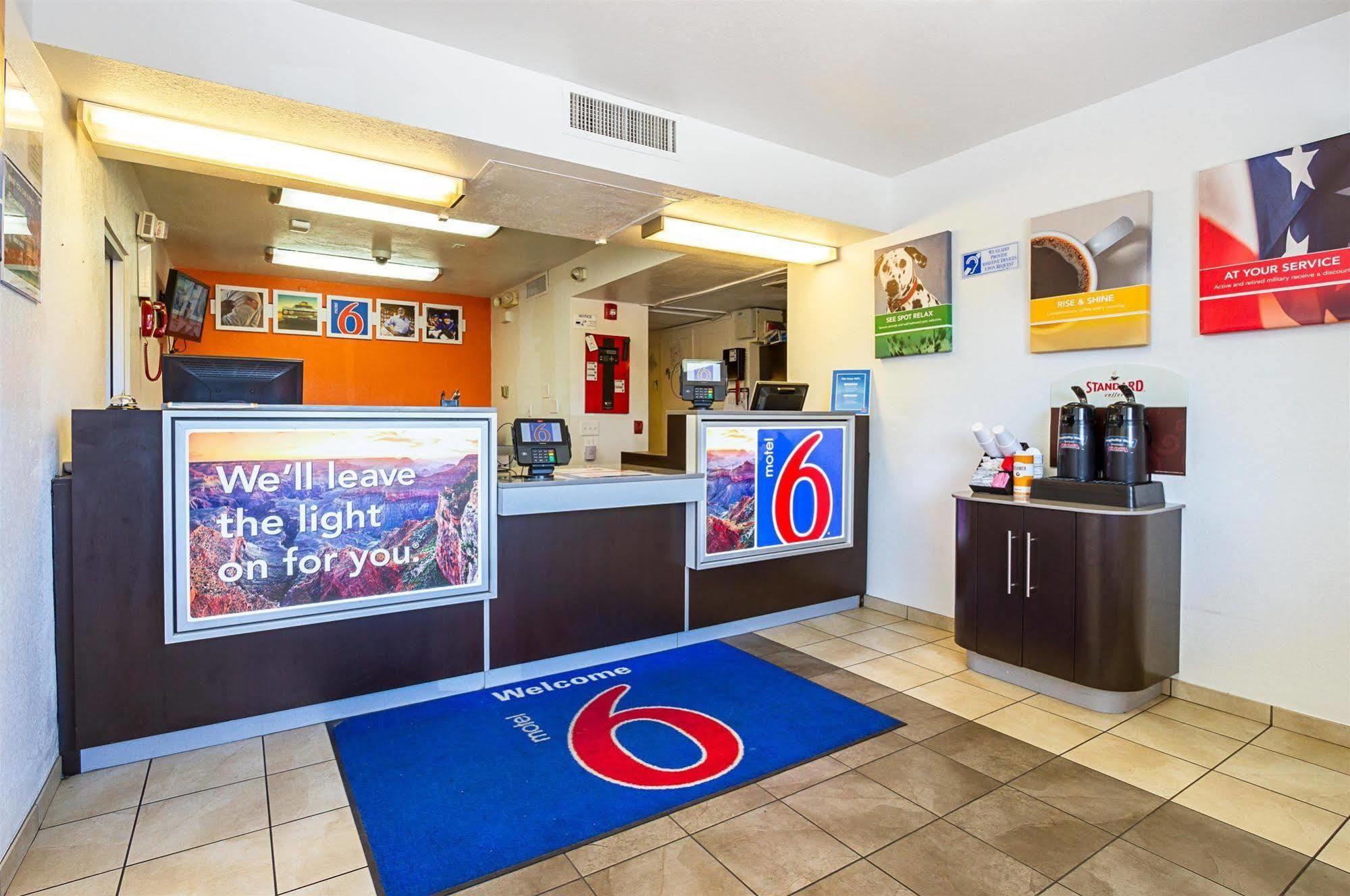 Motel 6 Mesa North Экстерьер фото