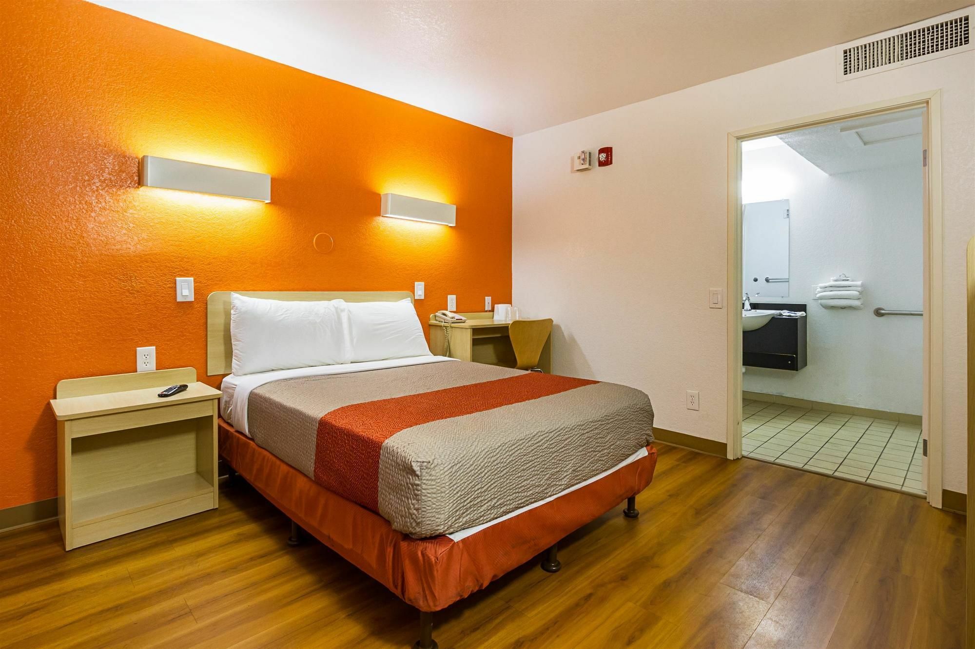 Motel 6 Mesa North Экстерьер фото